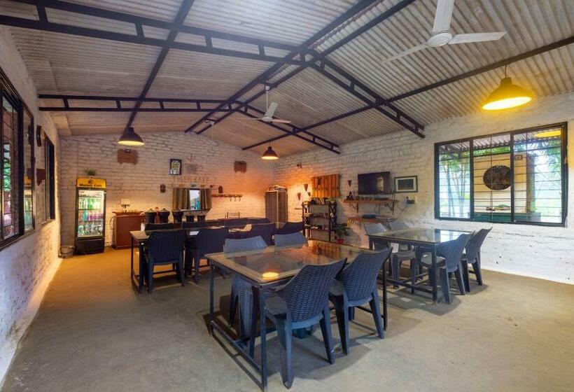 Отель Pench Tiger Camp