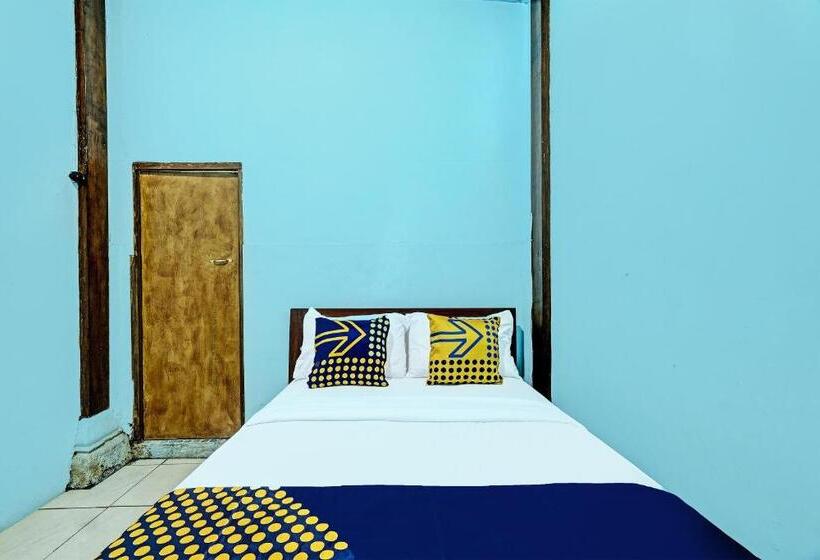 هتل Spot On 91916 Joglo Doyong Homestay Syariah