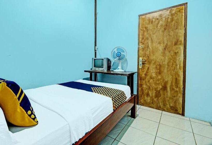 هتل Spot On 91916 Joglo Doyong Homestay Syariah