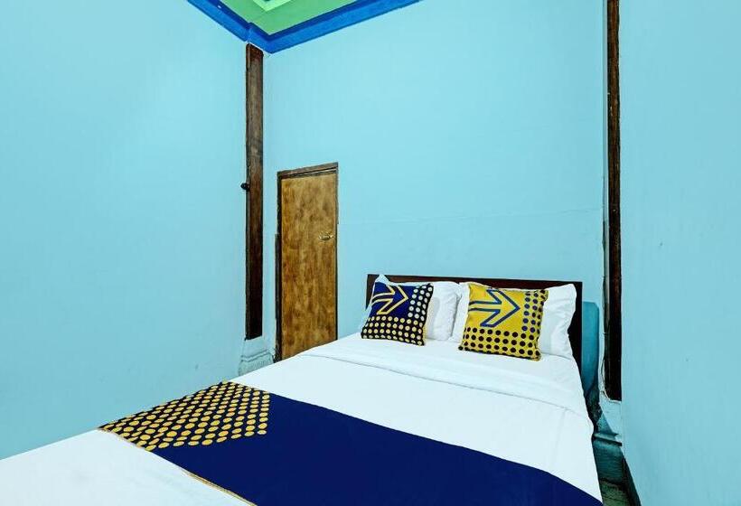 هتل Spot On 91916 Joglo Doyong Homestay Syariah