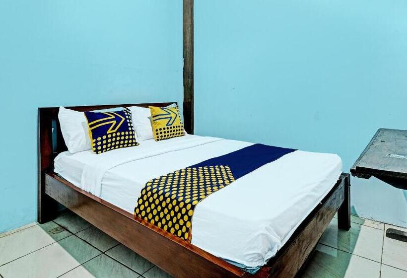 هتل Spot On 91916 Joglo Doyong Homestay Syariah