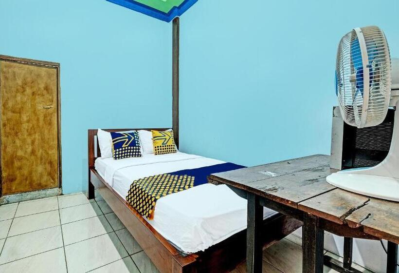 هتل Spot On 91916 Joglo Doyong Homestay Syariah