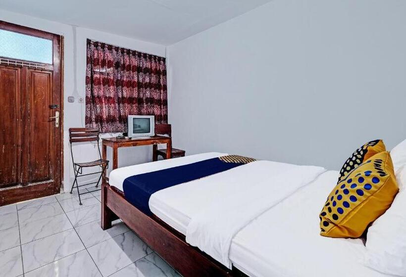 هتل Spot On 91916 Joglo Doyong Homestay Syariah