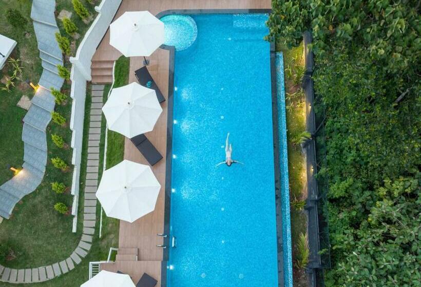 هتل Sprise Munnar Resort And Spa