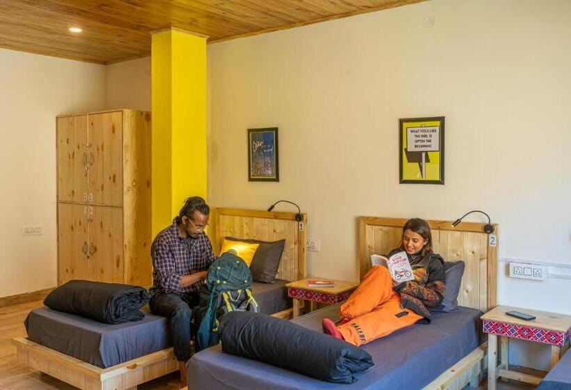 호텔 The Hosteller Tirthan Valley