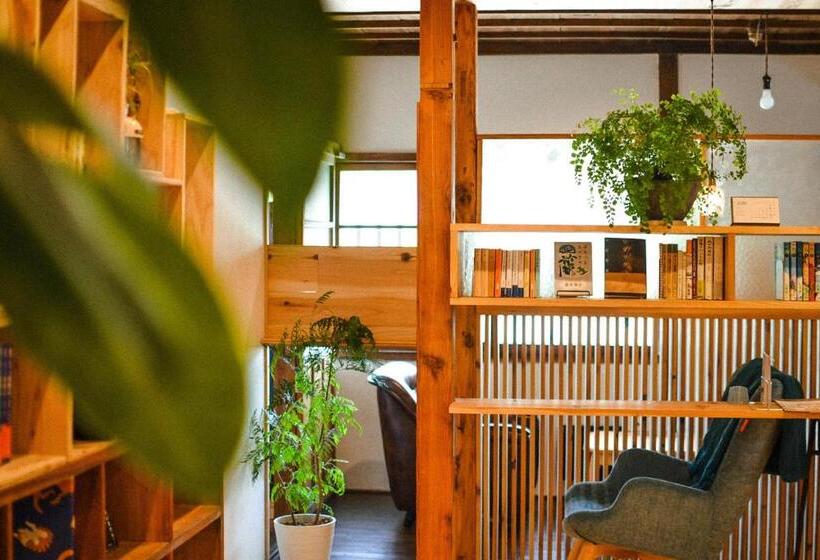 پانسیون 深々 Books&stay シンシンブックスアンドステイ