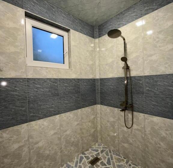 پانسیون Roman S Guest House In Garni