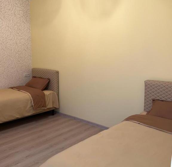 پانسیون Roman S Guest House In Garni
