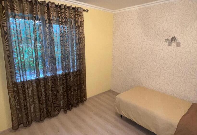 پانسیون Roman S Guest House In Garni