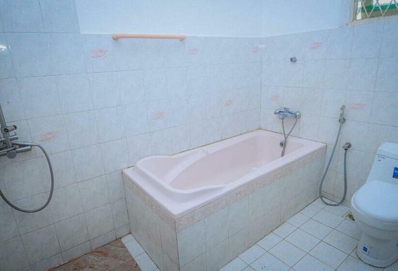 Bed and Breakfast Reach On Beach Resort