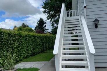 تختخواب و صبحانه The Greytown Loft