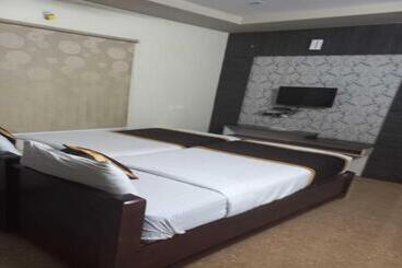 هتل Bhimas Residency