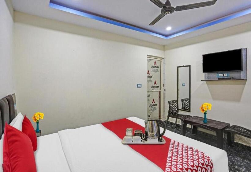 هتل Flagship Royal Palace Guest House Near Vishwa Vidyalaya Metro Station