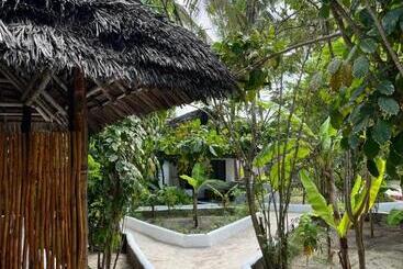 هتل Karanga Bungalows