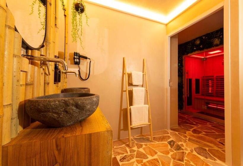Отель Minamina, Chambre Avec Jacuzzi Privatif