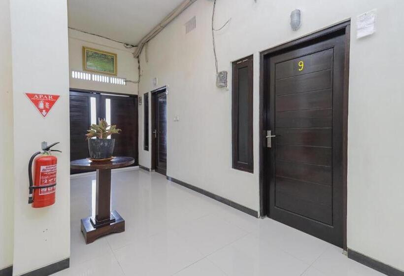 هتل Reddoorz Syariah Near Universitas Jember