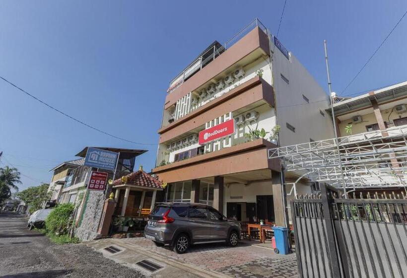 هتل Reddoorz Syariah Near Universitas Jember