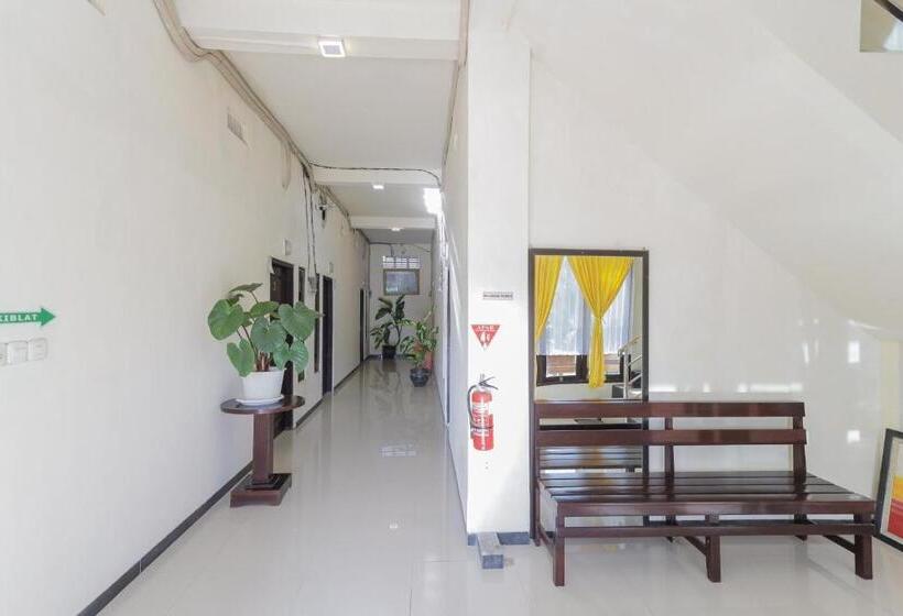 هتل Reddoorz Syariah Near Universitas Jember