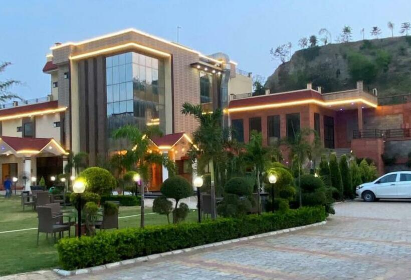 هتل The Asanar Hills
