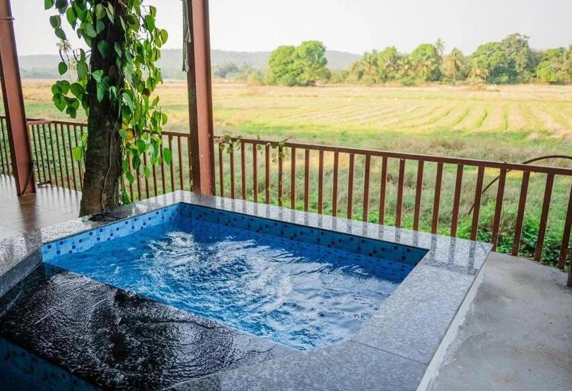 Kayaniv Resort