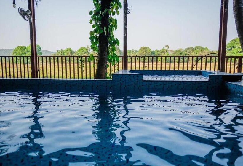Kayaniv Resort