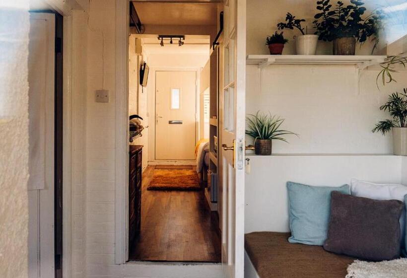 پانسیون Bijou Annexe, Sea View, Private Entrance & Parking   Folkestone