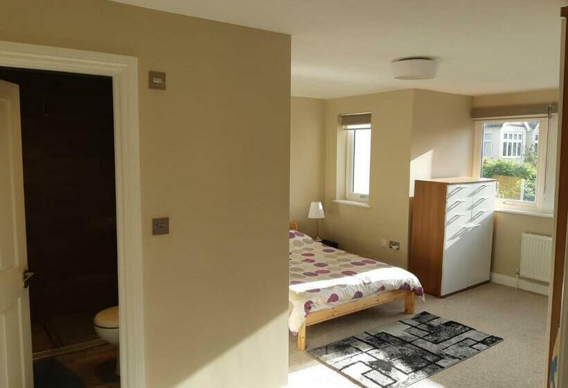 Пансион Beautiful Flat Ideally Located For Kew Gardens And Twickenham Stadium