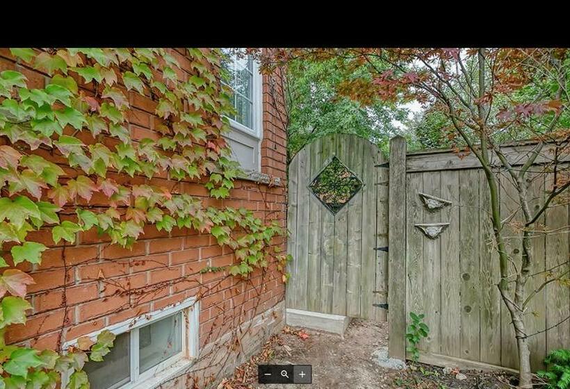 פנסיון Cozy Apartment In Oakville , Ontario , Canada