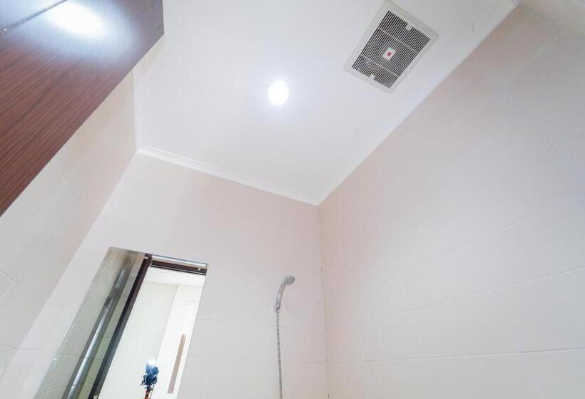 فندق صغير Apik Kamila Bsd