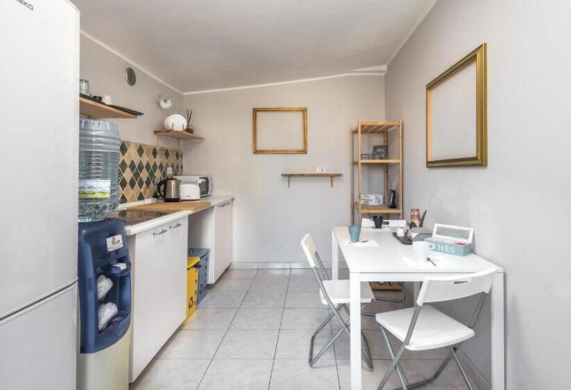 تختخواب و صبحانه Travelershome Ciampino 170 Station Street