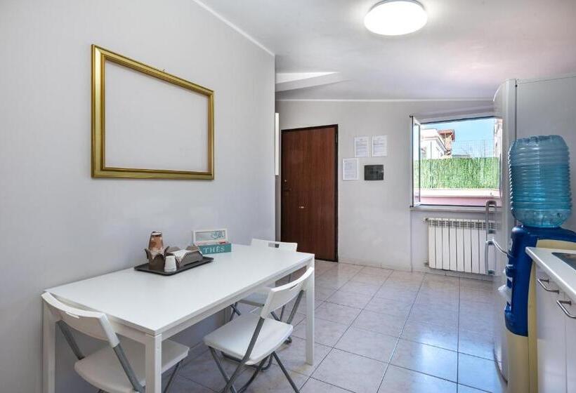 تختخواب و صبحانه Travelershome Ciampino 170 Station Street