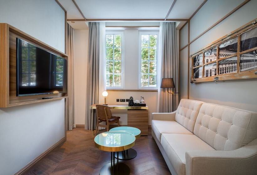 Canfranc Estación, A Royal Hideaway Hotel Gran Lujo