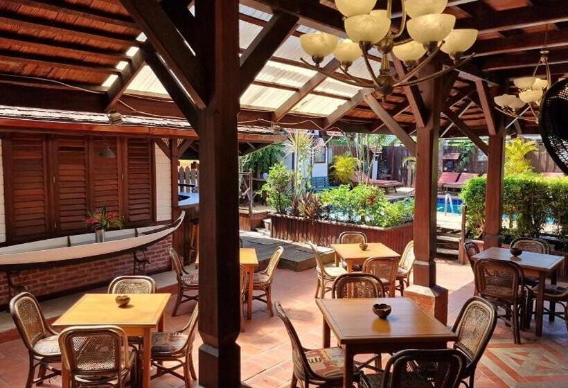 هتل Greenheart Boutique