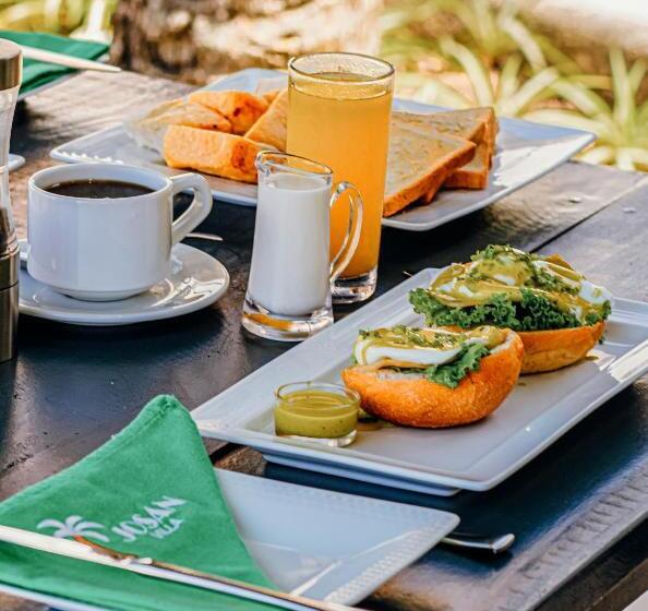 هتل Josan Villa With A Glorious Beach And Sea View