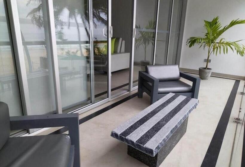 هتل Josan Villa With A Glorious Beach And Sea View