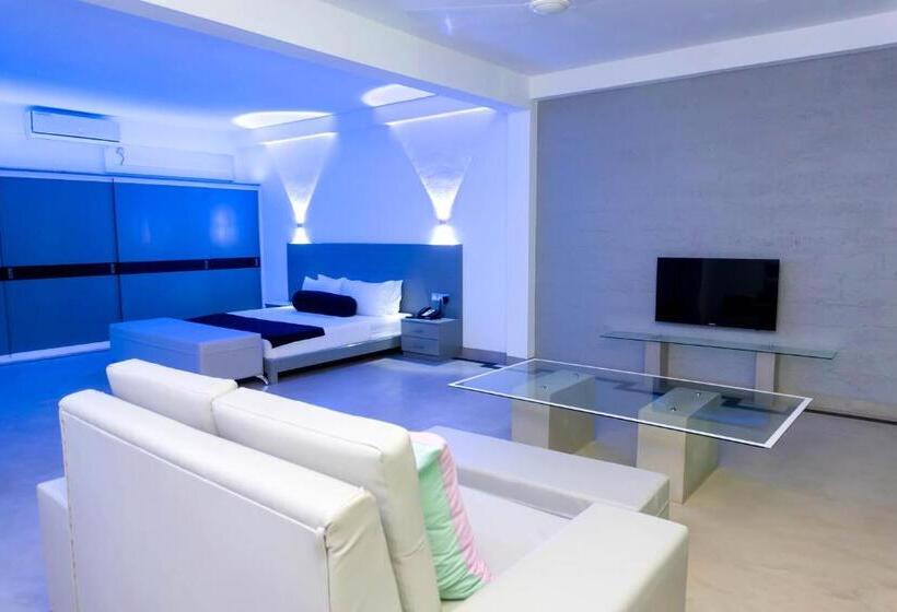 هتل Josan Villa With A Glorious Beach And Sea View