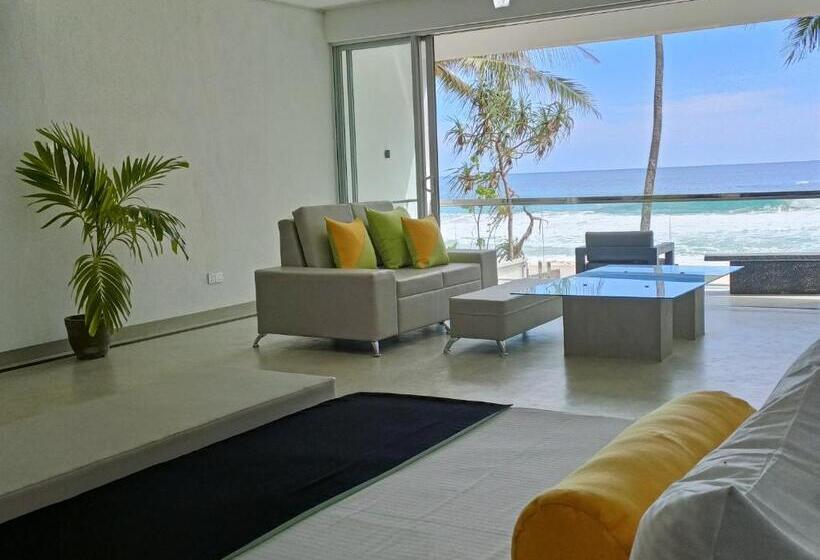 هتل Josan Villa With A Glorious Beach And Sea View