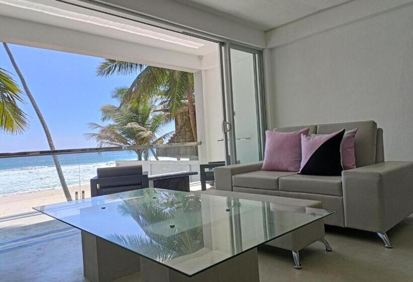 هتل Josan Villa With A Glorious Beach And Sea View