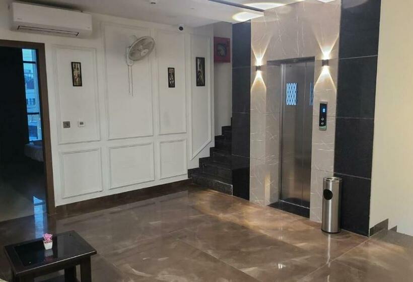 בית מלון כפרי Midtown   A Unit By Prakash