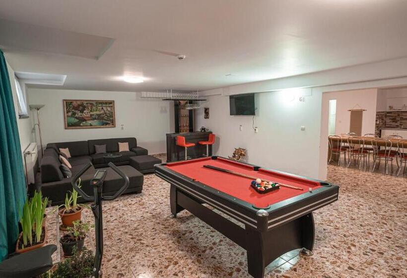 پانسیون Casa Danei