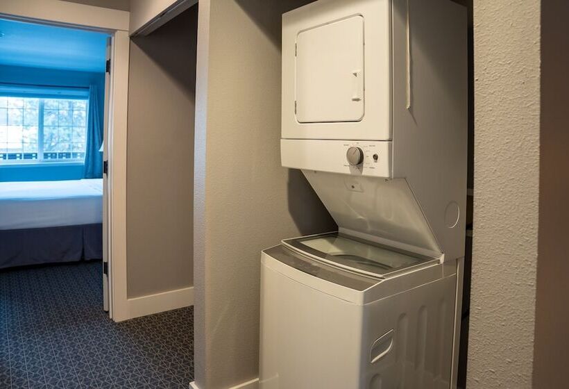 تختخواب و صبحانه Blue Elk Inn