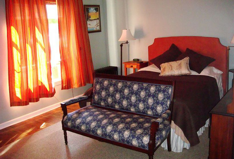 Bed and Breakfast Brambles Inn & Gardens