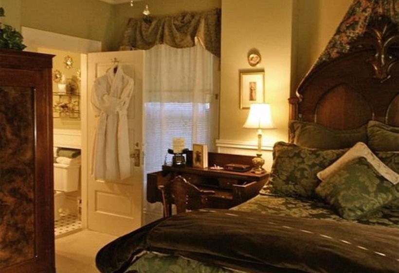 تختخواب و صبحانه Brass Pineapple Inn