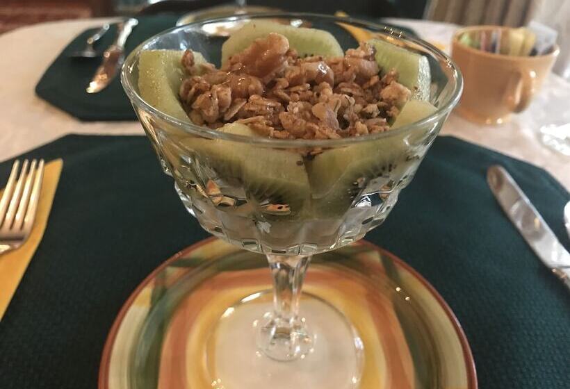 تختخواب و صبحانه Brass Pineapple Inn