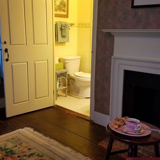 Bed and Breakfast Centennial House
