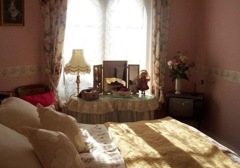 צימר Courtenay House