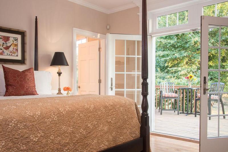 تختخواب و صبحانه Hillbrook Inn & Spa