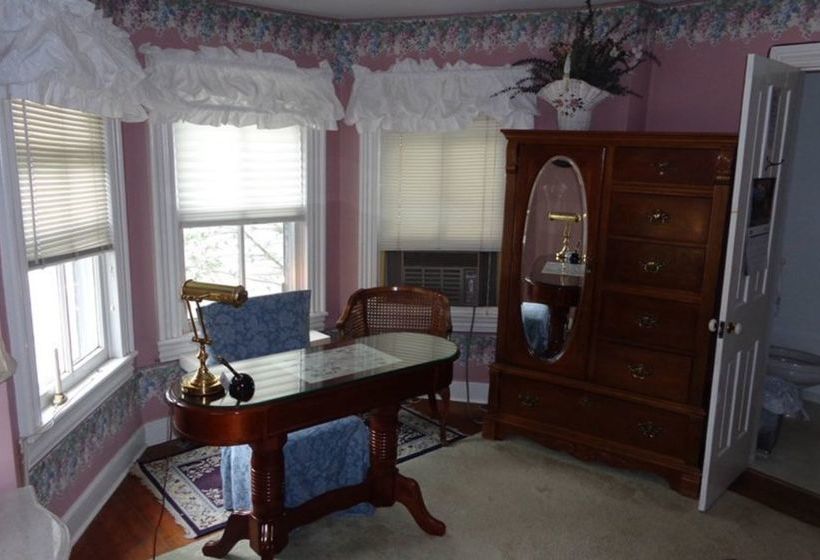 Bed and Breakfast Isaac Hilliard House