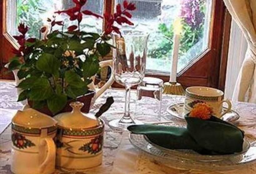 Bed and Breakfast Isaac Hilliard House