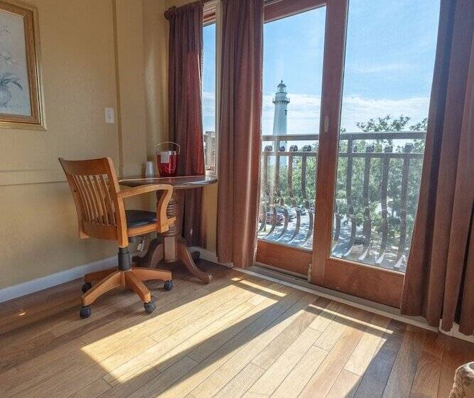 تختخواب و صبحانه Ocean Inn & Suites